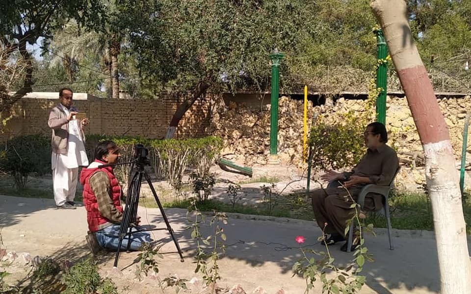 Shahnawaz-Chachar-in-field-in-Shikarpur-Sindh-Pakistan